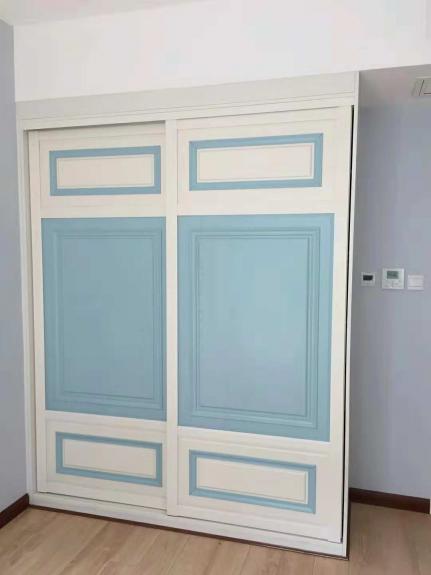 四川橡木家具厂家家具定制好还是木工做